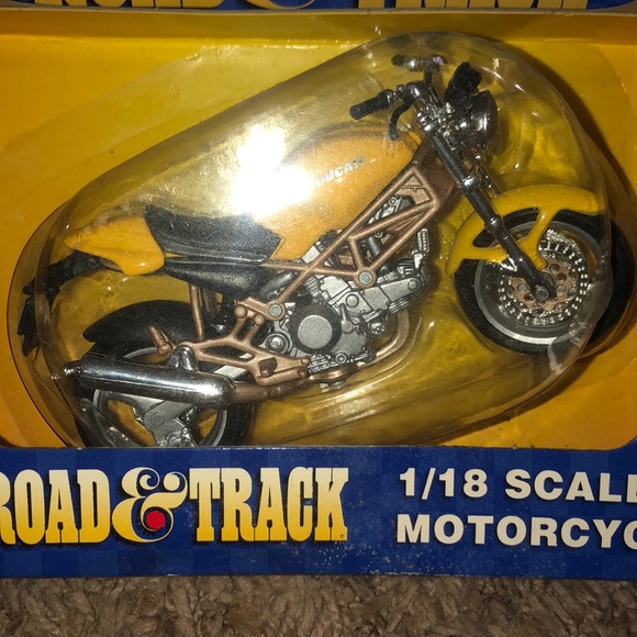 Maisto 2-Wheel Road & Track Yellow Ducati Monster Motorcycle 1:18 Diecast New - Picture 1 of 12
